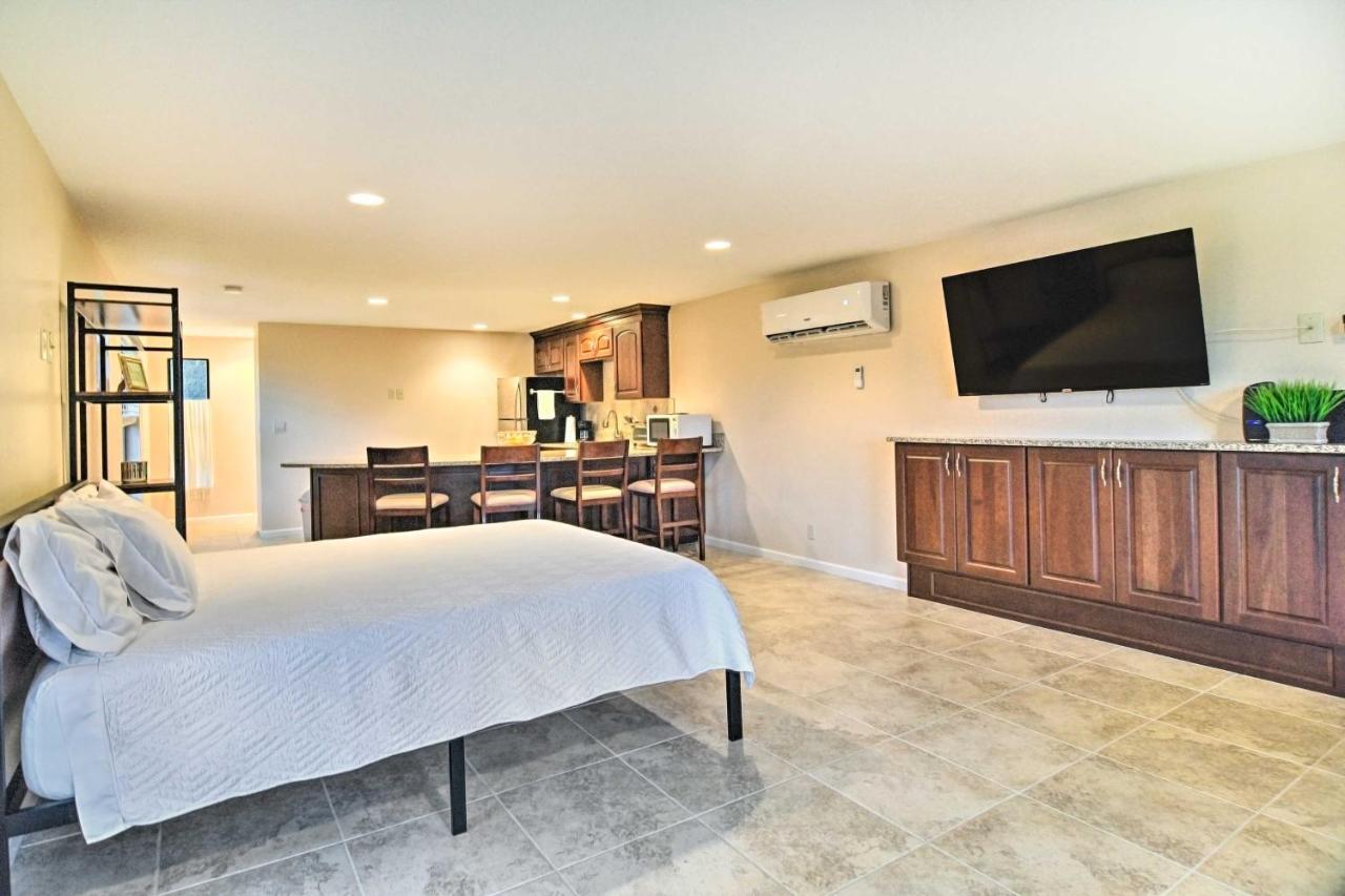 Sleek Largo Studio With Pond Less Than 7 Mi To Beach! Экстерьер фото