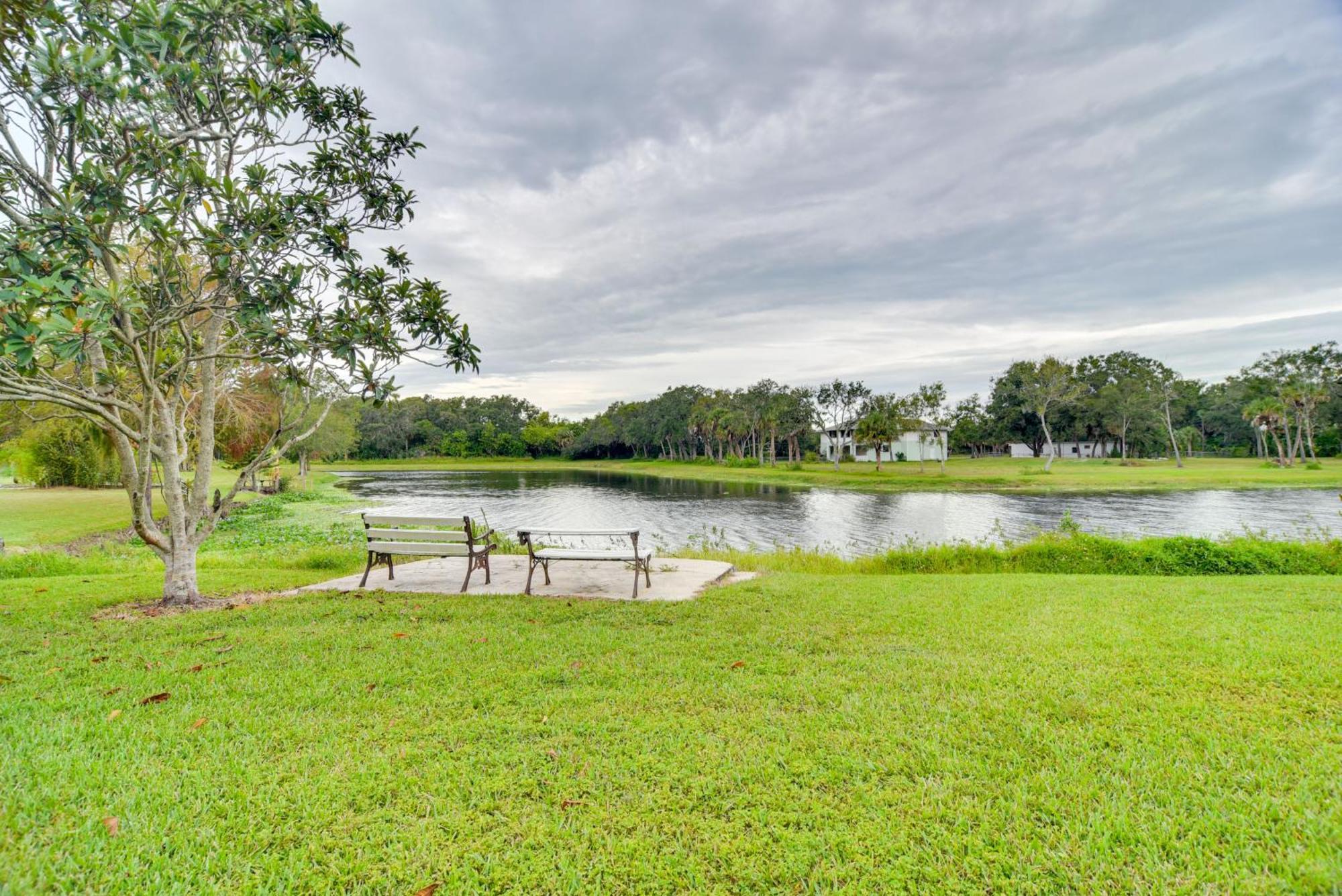 Sleek Largo Studio With Pond Less Than 7 Mi To Beach! Экстерьер фото
